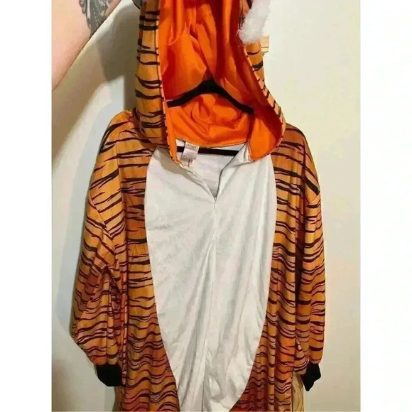 Tigger costume zip up one size adult - Picture 4 of 8